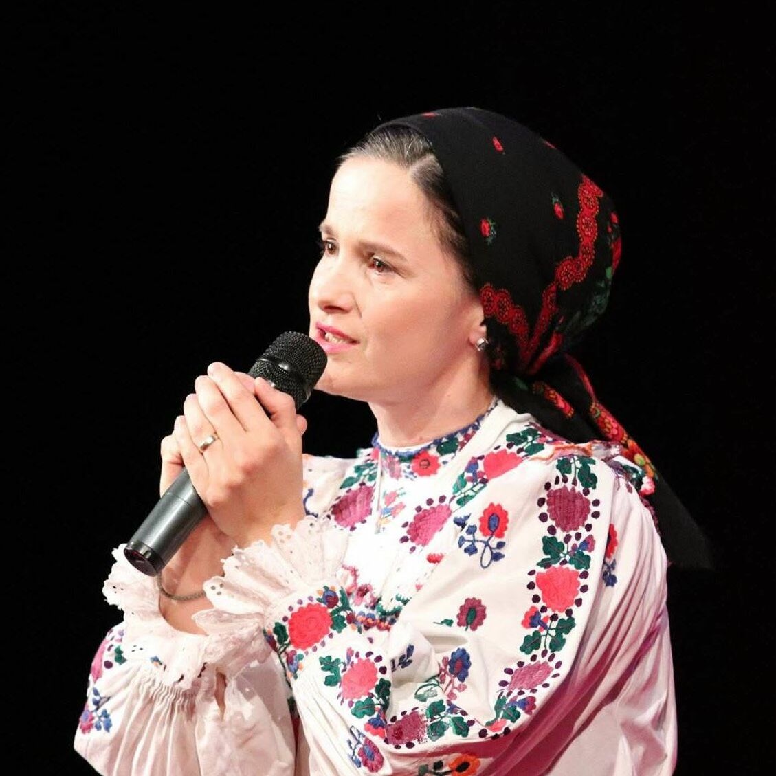 VERONICA MACARIE
